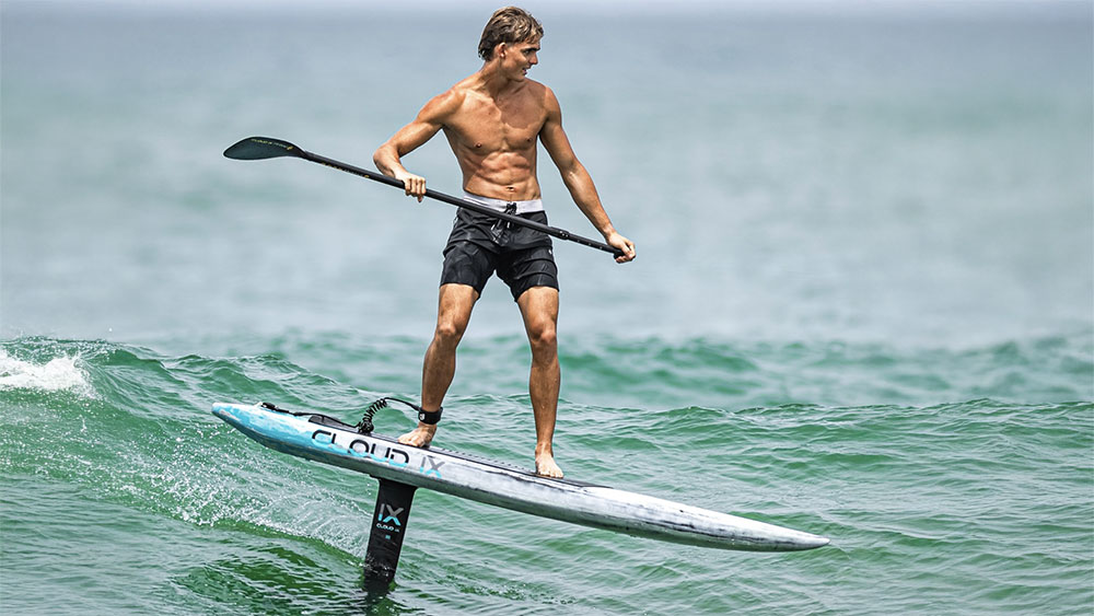 Nous avons rencontré le rider multi-disciplines Chucho Kozian Nonnot qui revient en Bretagne pour le Crozon Foil Festival.