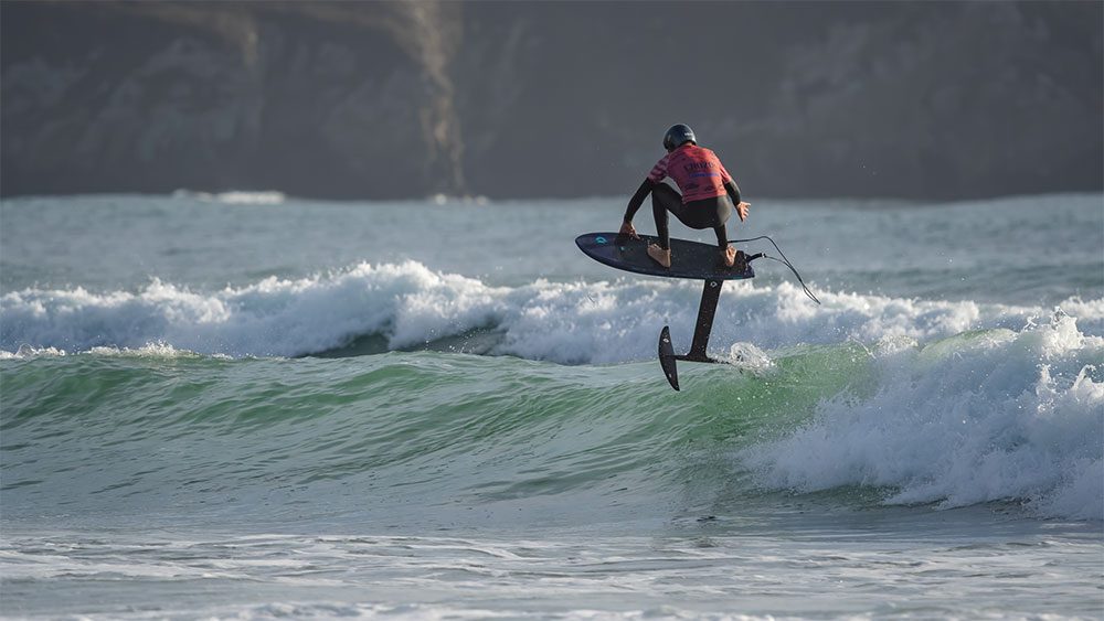 Surf foil au Presqu'Ile Crozon Foil Festival, les jeunes talents à l’honneur sur les vagues de Kerloc’h