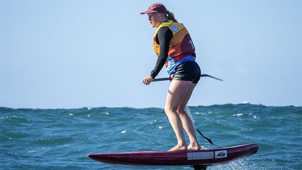 Kai Thomson et Marnie Bertram remportent le 1e Downwind SUP Foil