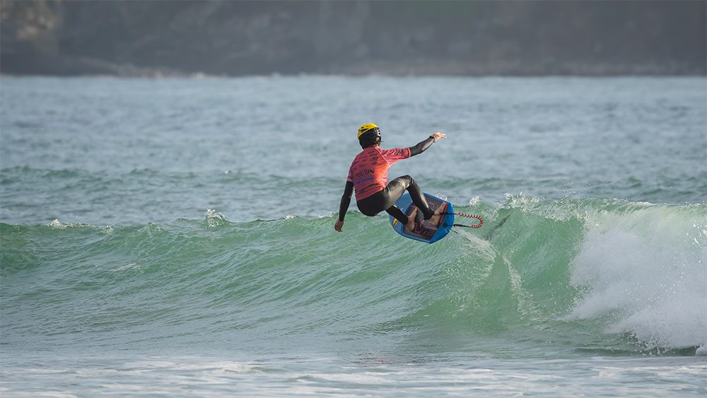 Surf foil au Presqu'Ile Crozon Foil Festival, les jeunes talents à l’honneur sur les vagues de Kerloc’h